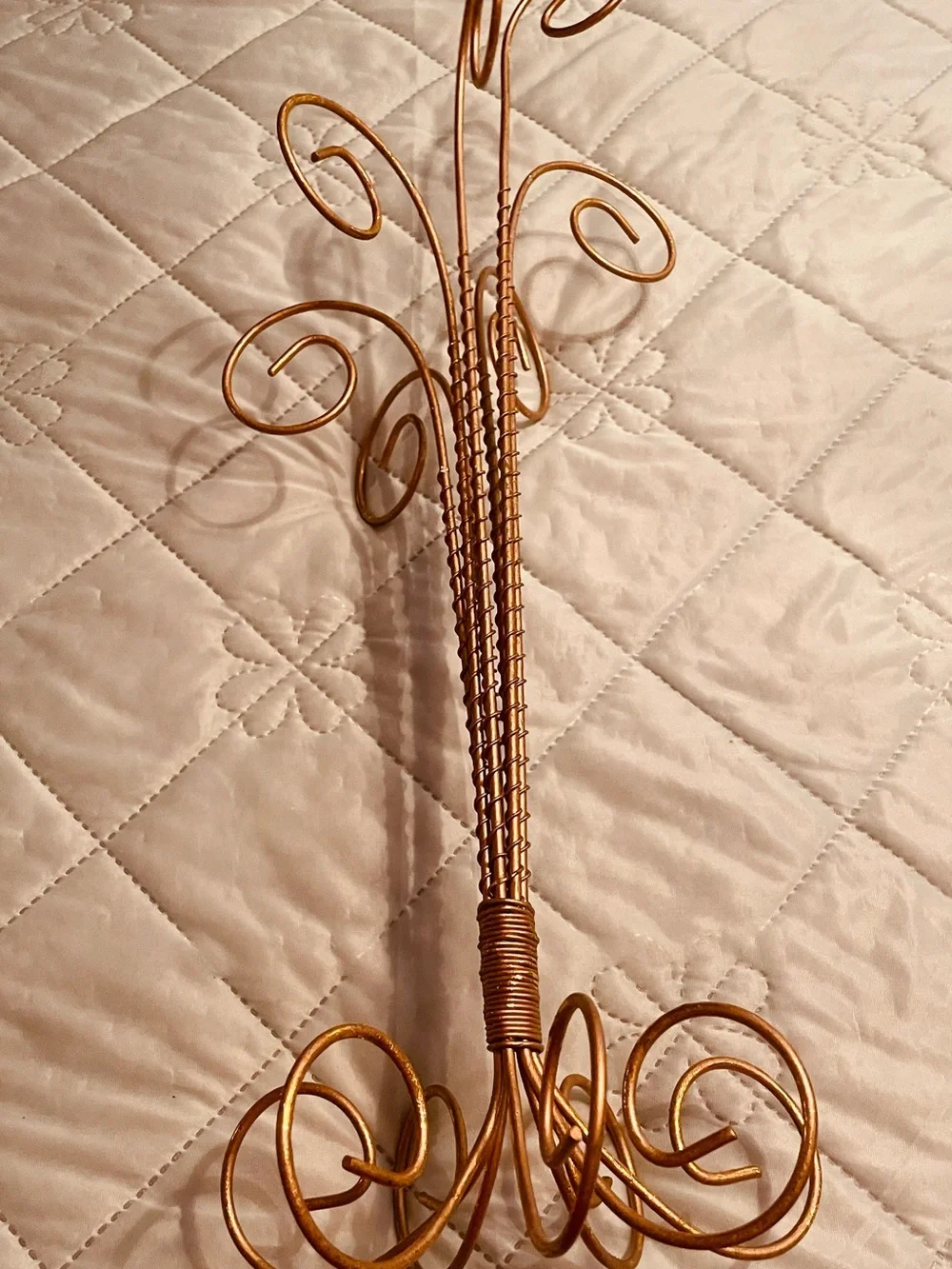 Gold Tone Wire Jewelry Stand for Bracelets and Bangles